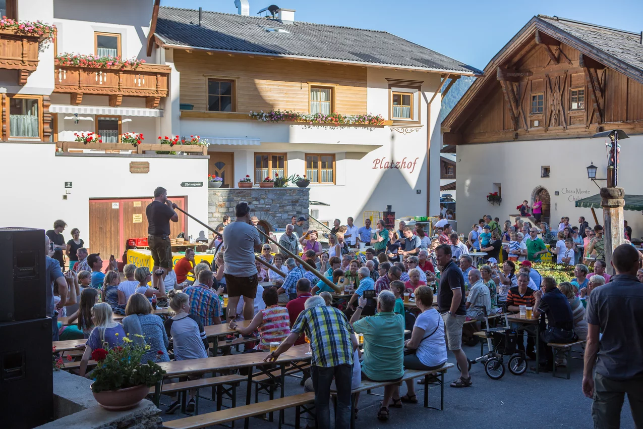 S Fest Am Brunnen In Fiss