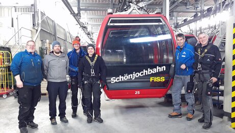 Das Team der Bergbahnen Fiss-Ladis kümmert sich um die Revisionsarbeiten bei der Schönjochbahn in Österreich | © Serfaus-Fiss-Ladis