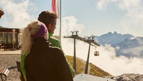 Der Blick vom Schönjoch in Richtung Tal in Serfaus Fiss Ladis in Österreich | © christianwaldegger.com