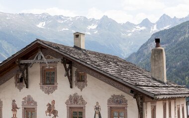 Fresken auf Rechelerhaus in Ladis denkmalgeschütztes Gebäude in Serfaus-Fiss-Ladis in Tirol | © Serfaus-Fiss-Ladis Marketing GmbH | Andreas Kirschner