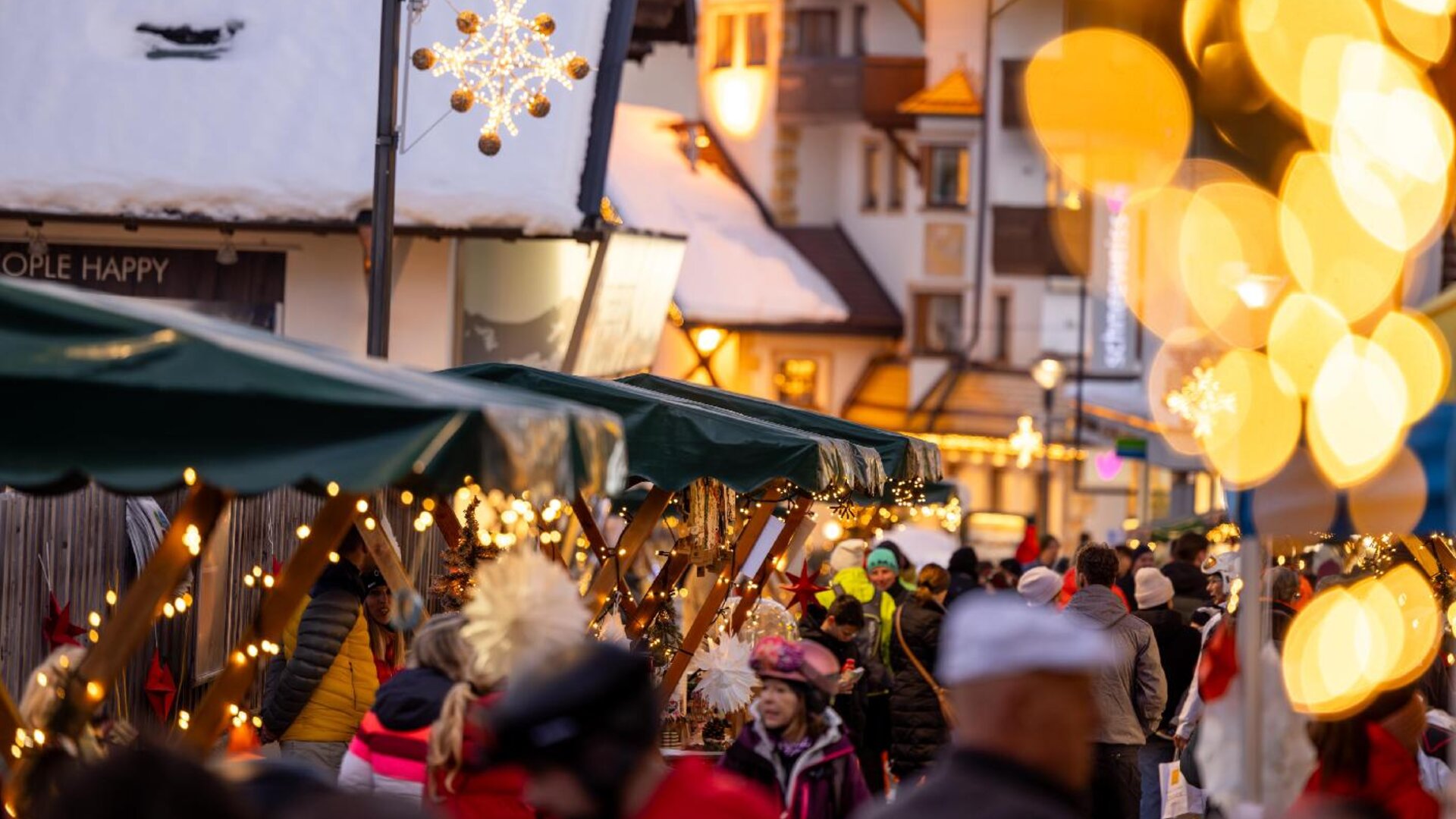 Winterflair beim Adventmarkt Serfaus