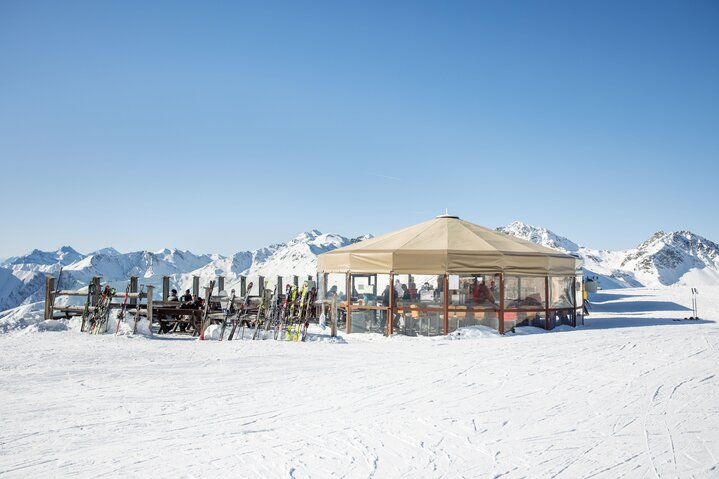 Schirmbar Schönjoch (c) Fisser Bergbahnen GmbH_Fab